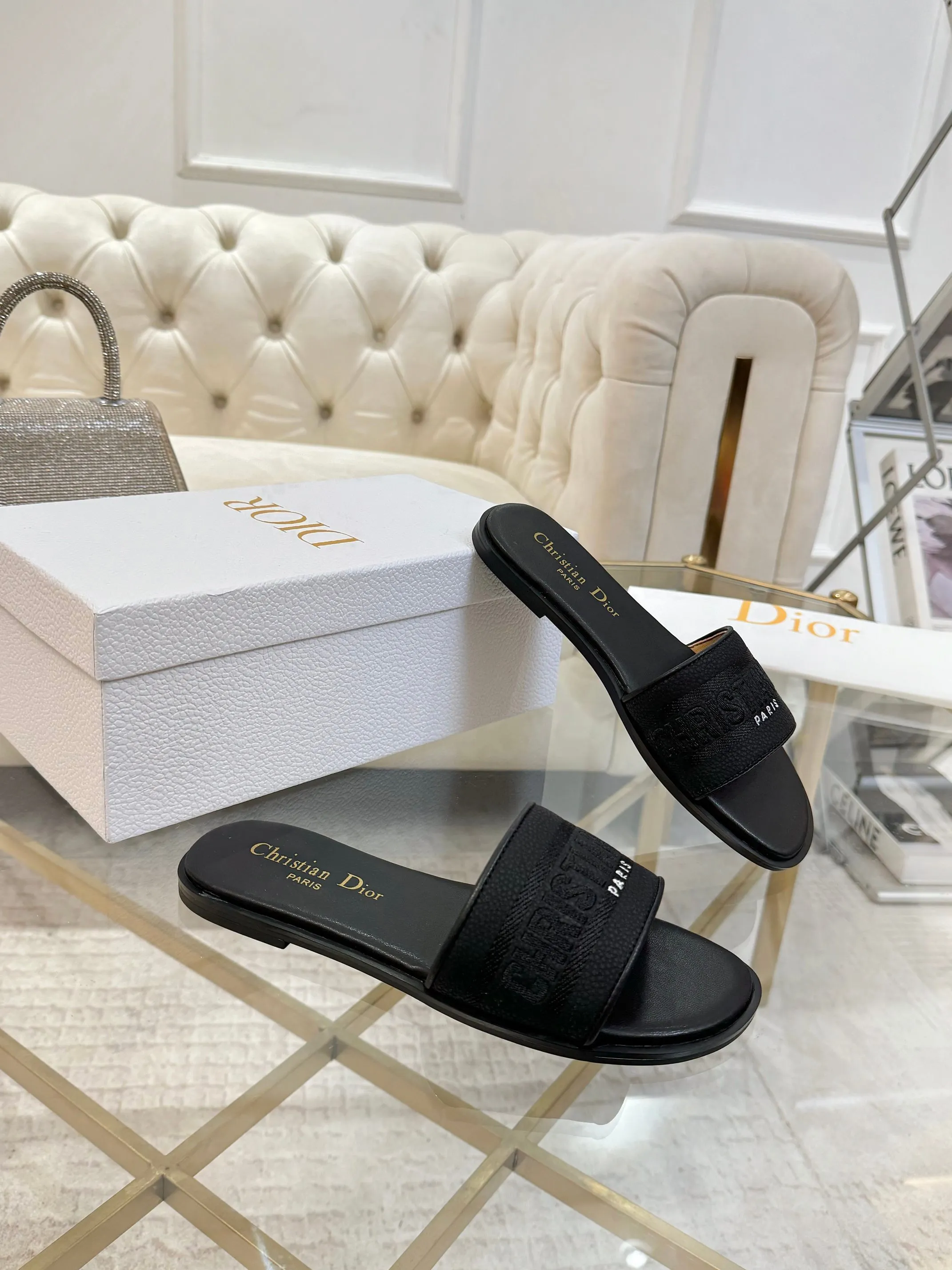 👟👟Ex-factory price 340👟👟 Genuine leather sole +40 Dior new style cowhide surface, sheepskin lining + embroidery process, 5 colors optional, code size 35-42, rubber sole, genuine leather sole +40